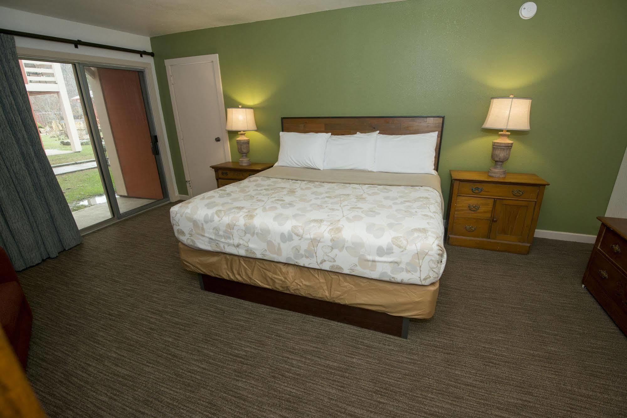 Brown County Inn Nashville Exteriör bild